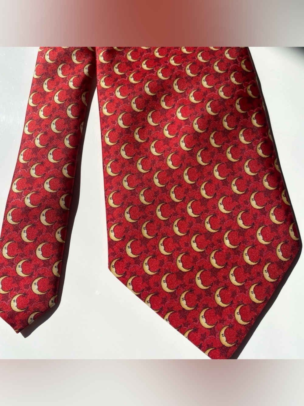 Classic Red Italian Silk Crescent Pattern Men's Tie